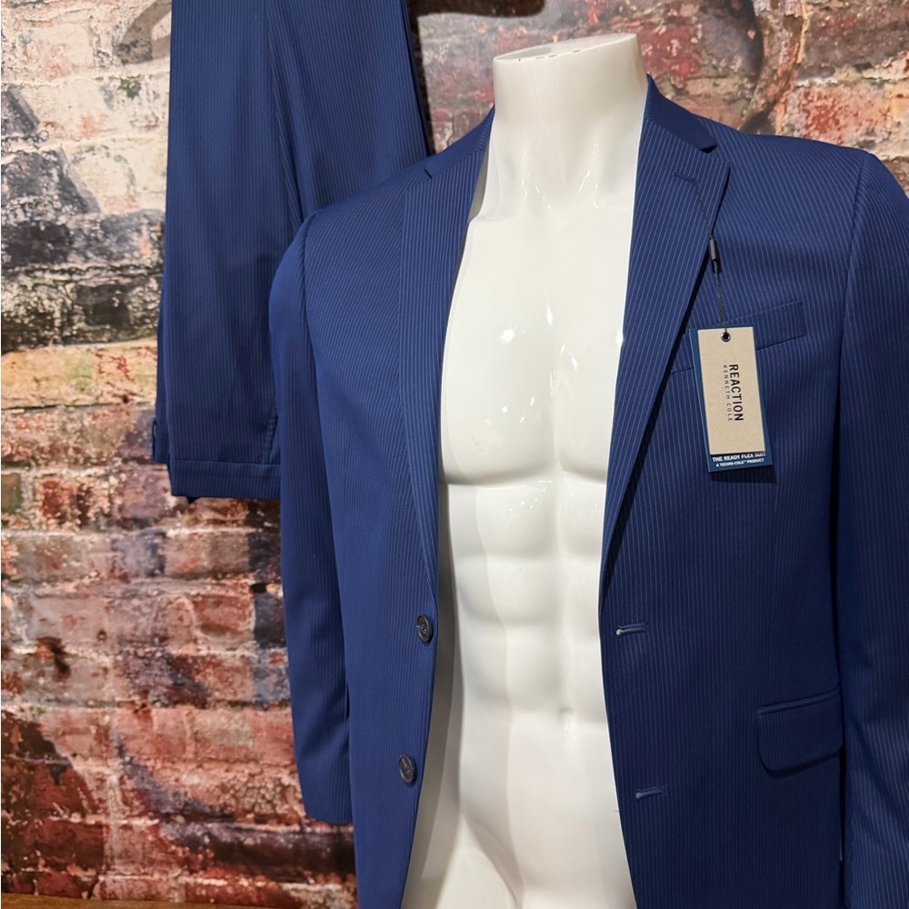 Kenneth Cole Reaction Bright Blue Pinstripe Suit
Size 40R